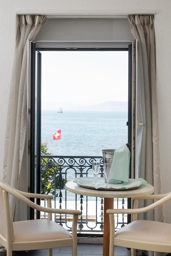 Hotel Du Port Villeneuve Buitenkant foto