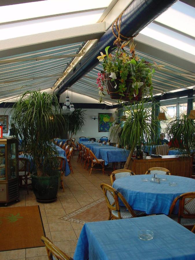 Hotel Du Port Villeneuve Buitenkant foto