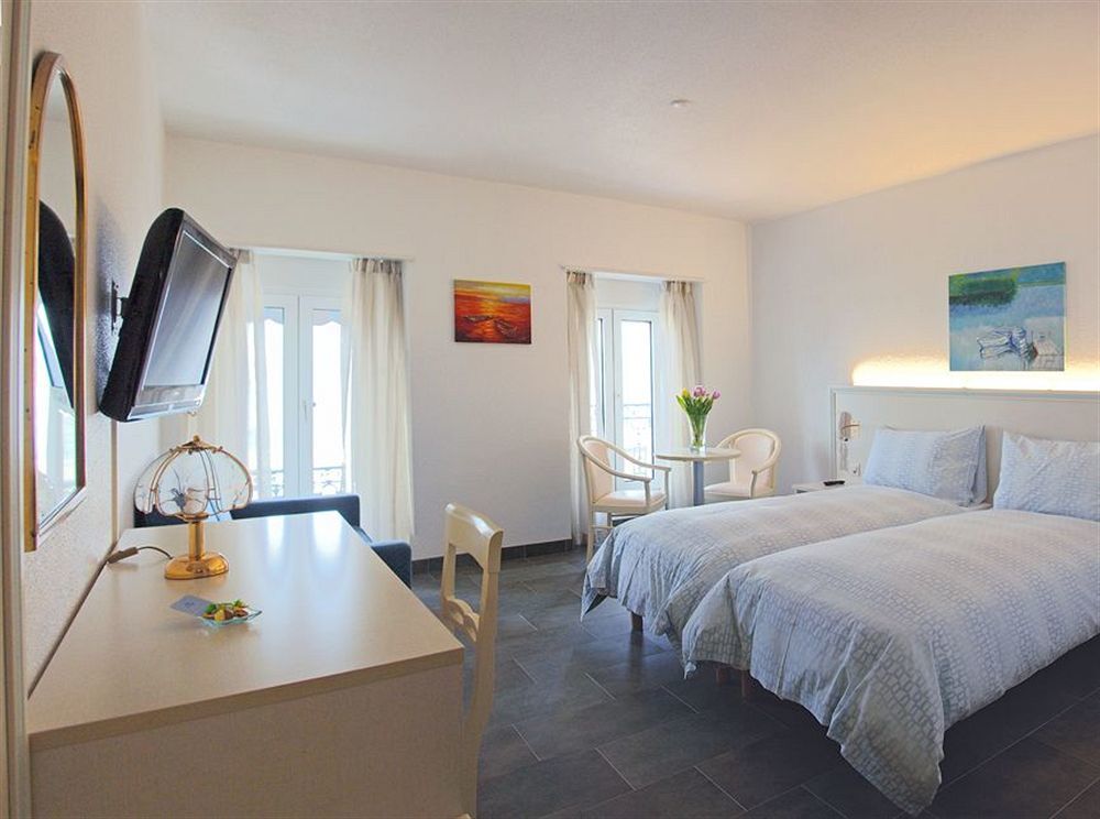 Hotel Du Port Villeneuve Buitenkant foto